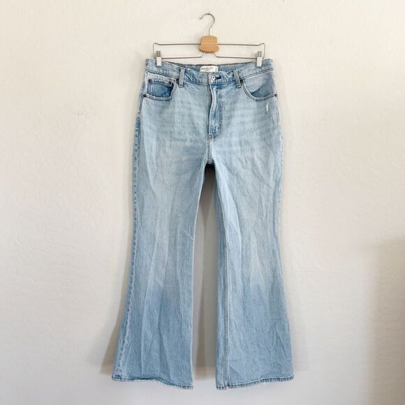 Abercrombie & Fitch The Vintage Flare High Rise Jeans Size 31/12 Short - Picture 2 of 15